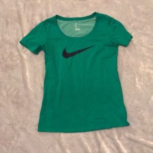 Nike NWOT XS green dri-fit T-shirt